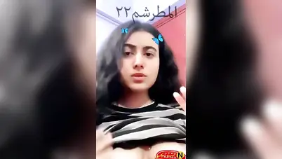 اندر ايدج تدلع وتعرض بزازها الملبن لحبيبها سكس نودز مصري