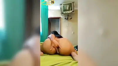 لبوة هايجة اوي بطيز كبيرة تبعبص طيزها وكسها سكس نودز مصري