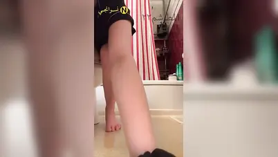 تدخل ايدها كلها في كسها من كتر الهيجان سكس نودز مصري