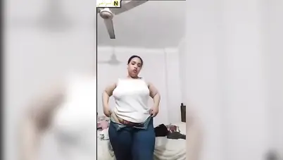 بنت كيرفي جسمها نار تقلع وتعرض بزازها وطيزها الكبيرة سكس نودز مصري