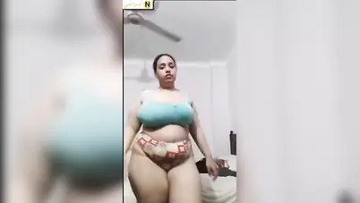 بنت كيرفي جسمها نار تقلع وتعرض بزازها وطيزها الكبيرة سكس نودز مصري