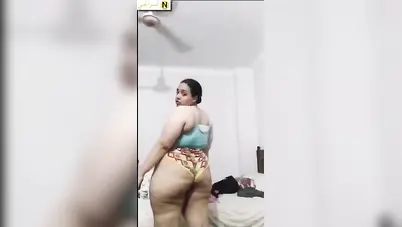 بنت كيرفي جسمها نار تقلع وتعرض بزازها وطيزها الكبيرة سكس نودز مصري
