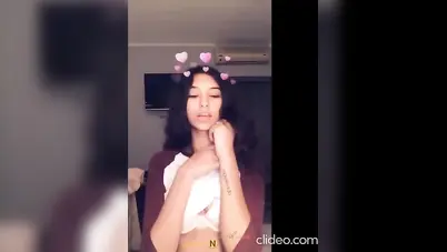 بنت اندر ايدج تلعب في بزازها الصغيرين سكس نودز مصري