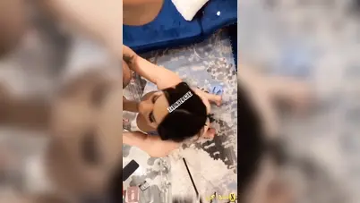 ميلف هايجة تصور نفسها وهي بتتناك من شاب صغير وهو مكسوف سكس عربي