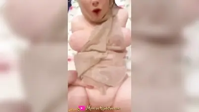 شرموطة جسمها لبن تتناك بحجابها وتصوت سكس مصري