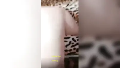 شرموطة تفلقس طيزها وتاخد الزب الكبير من ورا سكس مصري