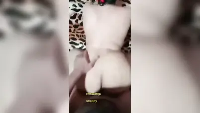 شرموطة تفلقس طيزها وتاخد الزب الكبير من ورا سكس مصري