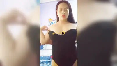 شرموطة هاي كلاس تصور نفسها وتقلع قميص النوم لحبيبها سكس نودز مصري