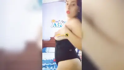 شرموطة هاي كلاس تصور نفسها وتقلع قميص النوم لحبيبها سكس نودز مصري