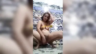 هايجة اوي تقعد في الحمام وتضرب سبعة ونص سكس نودز مصري