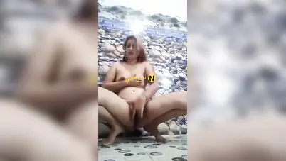 هايجة اوي تقعد في الحمام وتضرب سبعة ونص سكس نودز مصري