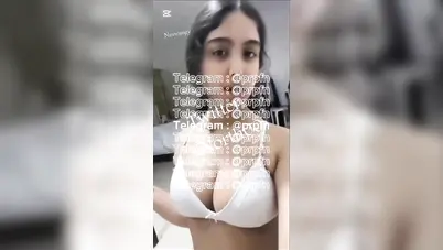 كتكوتة ببزاز كبيرة تعرض جسمها الكيوت سكس نودز مصري