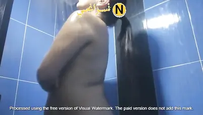 مزة نار تصور نفسها وهي بتستحما وتدلع سكس نودز مصري