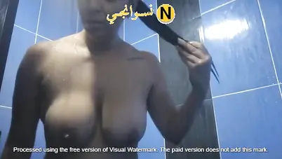 مزة نار تصور نفسها وهي بتستحما وتدلع سكس نودز مصري