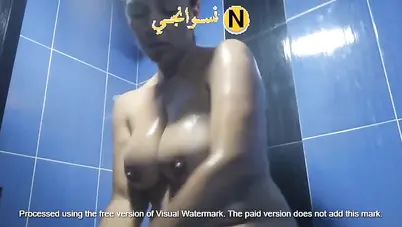 مزة نار تصور نفسها وهي بتستحما وتدلع سكس نودز مصري