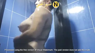 مزة نار تصور نفسها وهي بتستحما وتدلع سكس نودز مصري