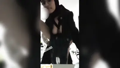 بنت محجبة خبرة في المص تتناك وتمص الزب لحد ما يجيبهم في بوقها سكس مصري