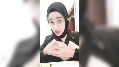 بنت محجبة خبرة في المص تتناك وتمص الزب لحد ما يجيبهم في بوقها سكس مصري