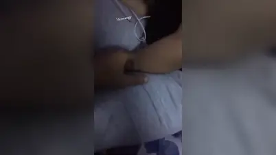 ولد هايج يتحرش باخته ويلمس كسها سكس مصري محارم