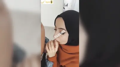 محجبة تمص زب خطيبها وتروح معاه البيت يفشخها نيك سكس مصري