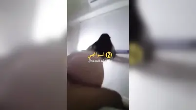 بنت بطيز فاجرة تتنطط على زب صاحبها وتخليه يولع سكس مصري