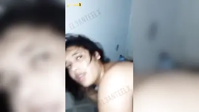 زانق صاحبته على السرير ويفشخها نيك في وضع دوجي نار سكس مصري