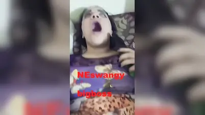 لبوة مصرية تتناك وهي بتكلم صاحبتها في التليفون سكس مصري