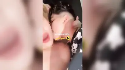 قحبة هايجة مع شاب صغير يمص بزازها ويهيجها سكس عربي