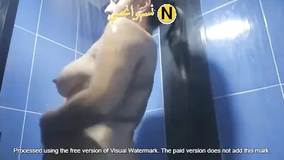 ميلف تعرض وهي بتستحما وتلعب في بزازها سكس نودز مصري