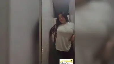 بنت كيرفي بزازها نار تعرض جسمها في الحمام سكس نودز مصري