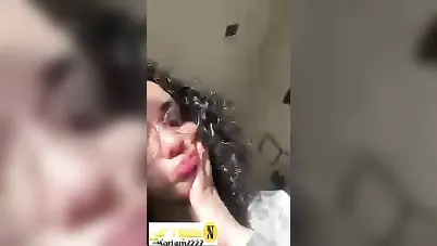 بنت كلبوبة ببزاز كبيرة تقلع وتفرج حبيبها سكس نودز مصري