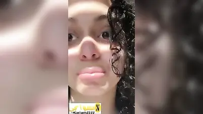 بنت كلبوبة ببزاز كبيرة تقلع وتفرج حبيبها سكس نودز مصري