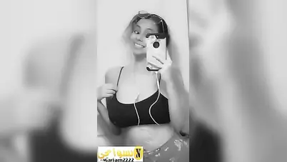 بنت كلبوبة ببزاز كبيرة تقلع وتفرج حبيبها سكس نودز مصري