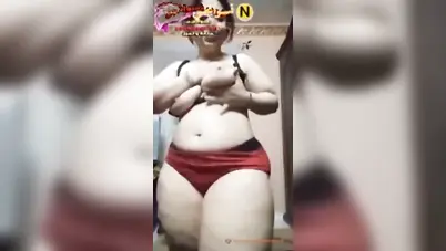 لبوة تلعب في بزازها وتتشرمط على حبيبها سكس نودز مصري