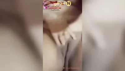 لبوة تلعب في بزازها وتتشرمط على حبيبها سكس نودز مصري