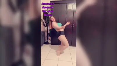 لبوة هايجة تبعبص كسها وترقص رقص بلدي نار سكس نودز مصري