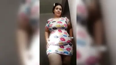 ميلف كيرفي نار تقلع العباية البيتي وتعرض جسمها الفاجر سكس نودز مصري
