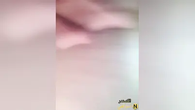 بنوتة هايجة تلعب في كسها المبلول سكس نودز مصري