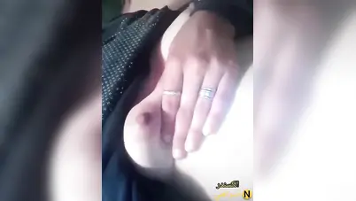 بنوتة هايجة تلعب في كسها المبلول سكس نودز مصري