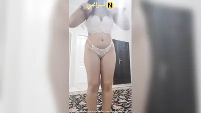 مزة هاي كلاس بجسم فاجر تدلع صاحبها بجسمها اللبن سكس نودز مصري