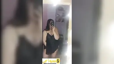 تجميعة نودز محجبة هايجة تعرض لحبيبها بقمصان النوم سكس نودز مصري