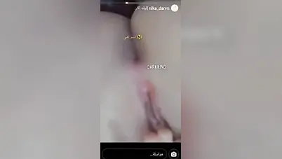 بنت هايجة تلعب في كسها الوردي سكس نودز مصري