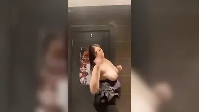 مطلقة هايجة تعرض جسمها المربرب سكس نودز مصري