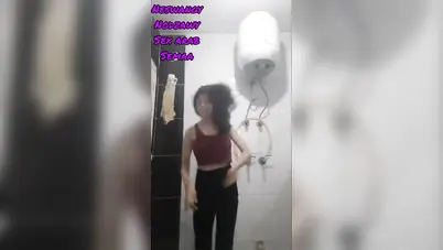 كتكوتة ترقص بلدي في الحمام وتقلع هدومها سكس نودز مصري