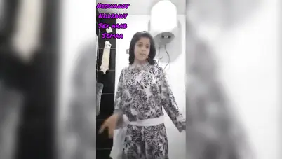 كتكوتة ترقص بلدي في الحمام وتقلع هدومها سكس نودز مصري