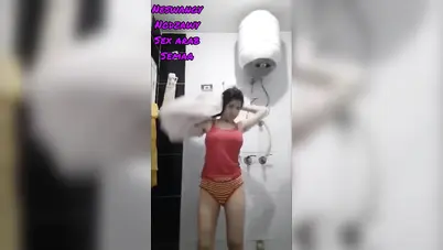 كتكوتة ترقص بلدي في الحمام وتقلع هدومها سكس نودز مصري