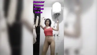 كتكوتة ترقص بلدي في الحمام وتقلع هدومها سكس نودز مصري